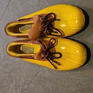 Women's size 8 Sperry Yellow rain shoes with leather upper